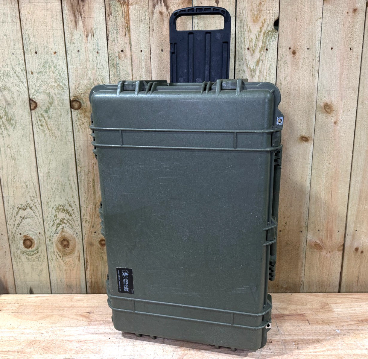 Pelican 1650 Protector Case Green Rolling Waterproof Good Condition AB Free Ship