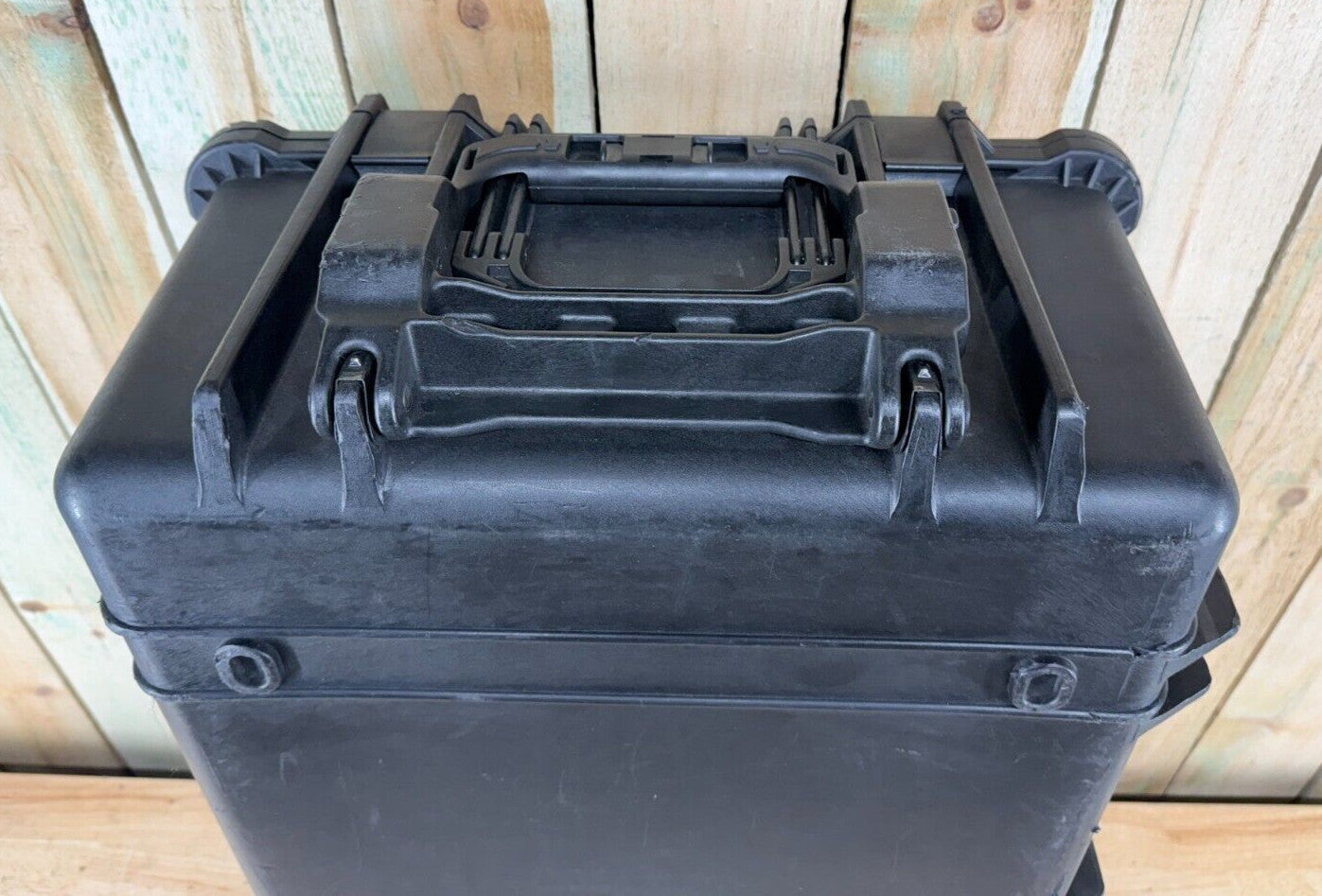 Pelican 1650 Protector Case Black Rolling Waterproof Good Condition AB Free Ship