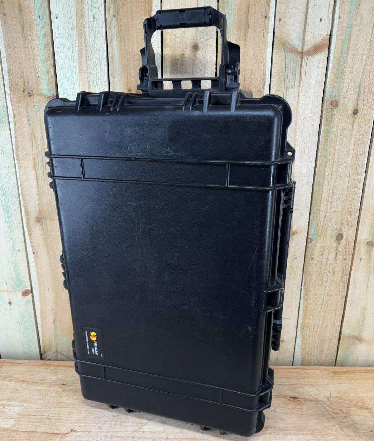 Pelican 1650 Protector Case Black Rolling Waterproof Good Condition AB Free Ship