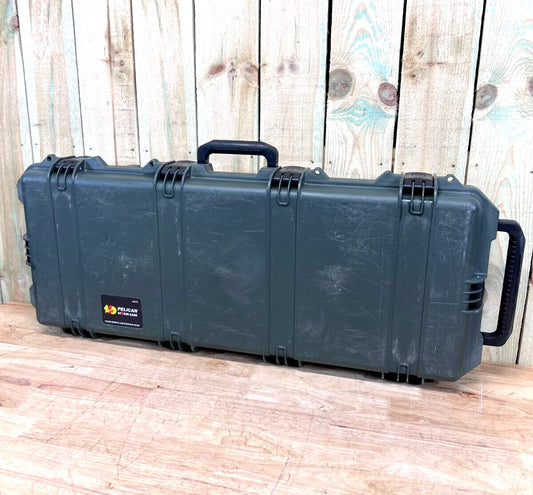 Pelican Storm IM3100 Long Rifle Case Green Rolling Good Condition AB