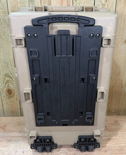 Pelican 1650 Protector Case Tan Rolling Waterproof Good Condition AB