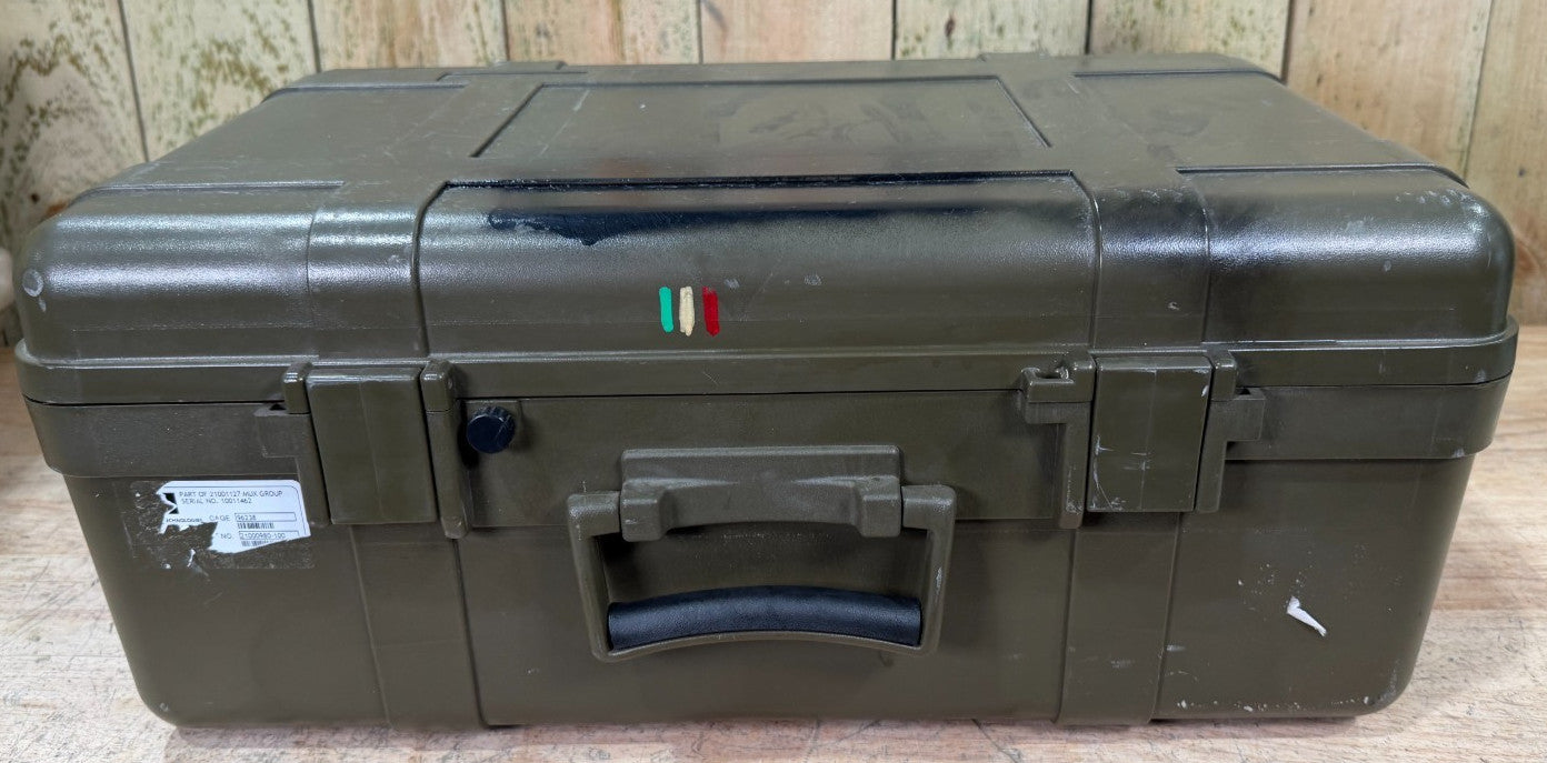 UK Underwater Kinetics 821 Ultracase Waterproof Handheld Military Surplus A/B