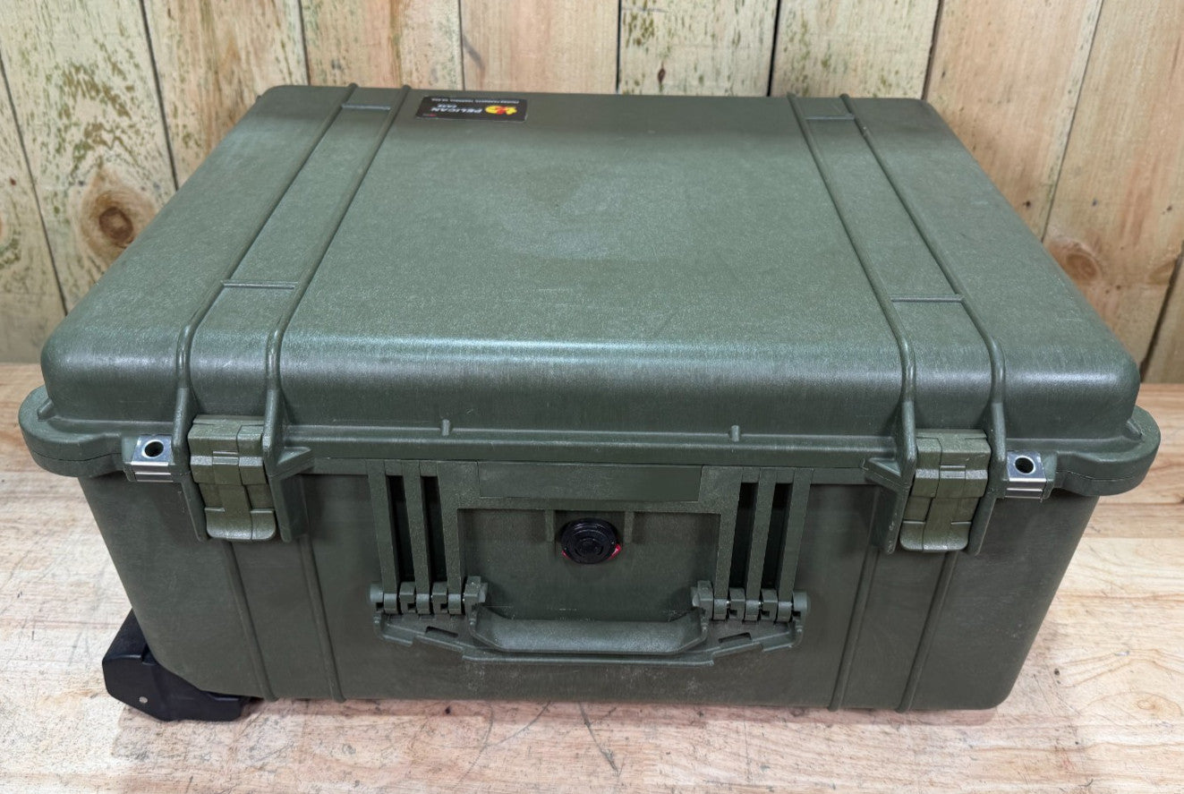 Pelican 1610 Waterproof Rolling Case Green Good Condition AB