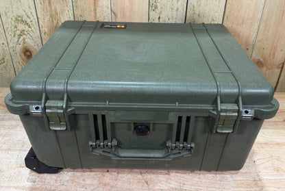 Pelican 1610 Waterproof Rolling Case Green Good Condition AB