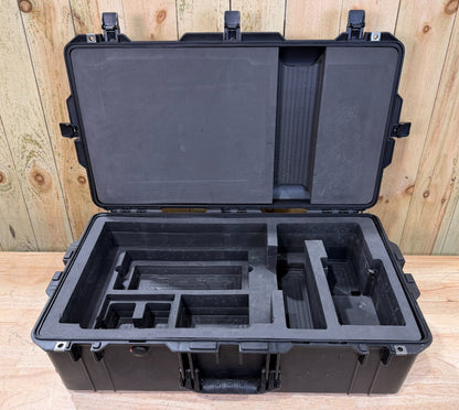 Pelican 1615 Air  Waterproof Rolling Travel Case Black Good Condition AB