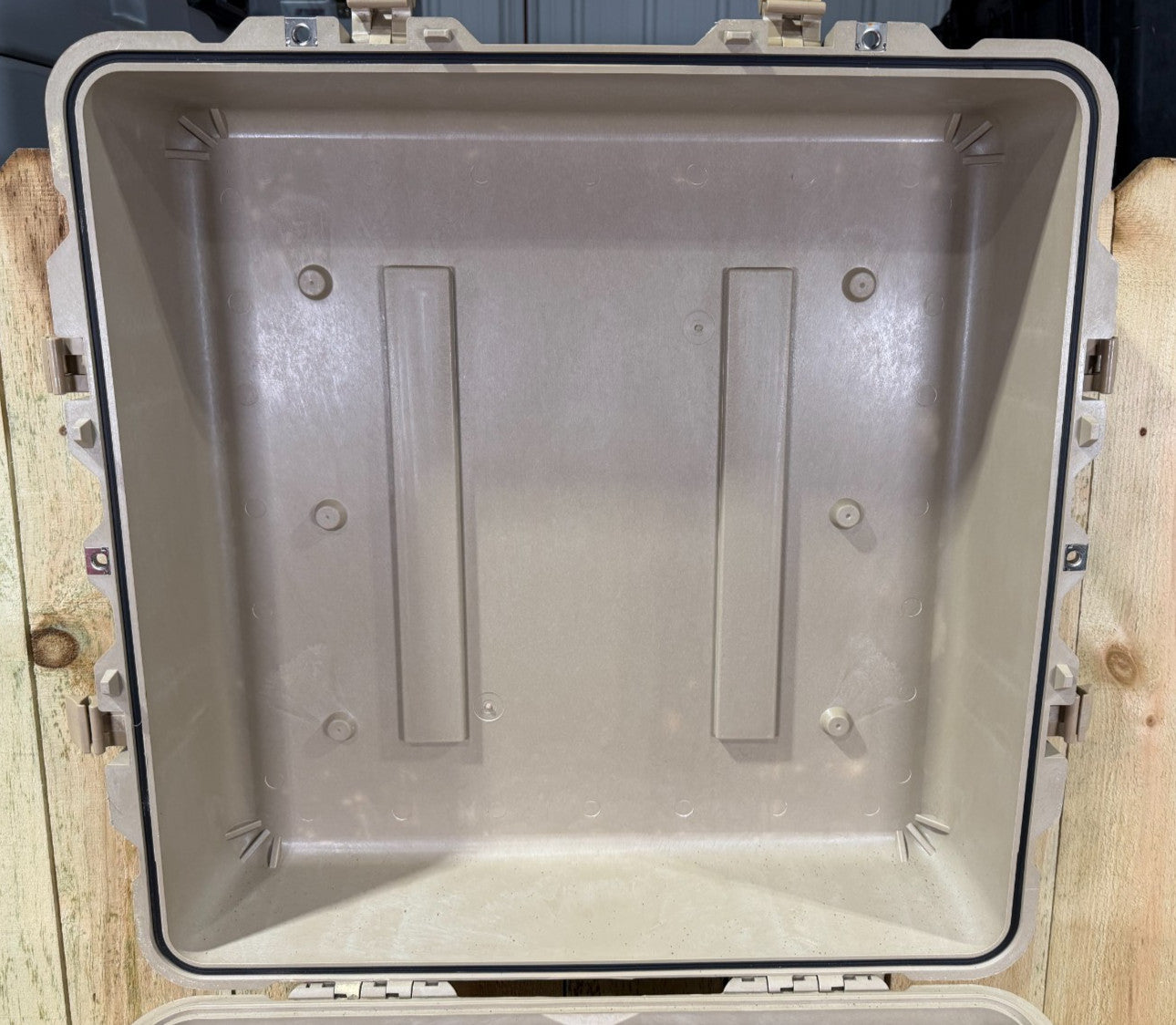 Pelican 0370 Waterproof Tan Case Large Good Condition AB Free Ship