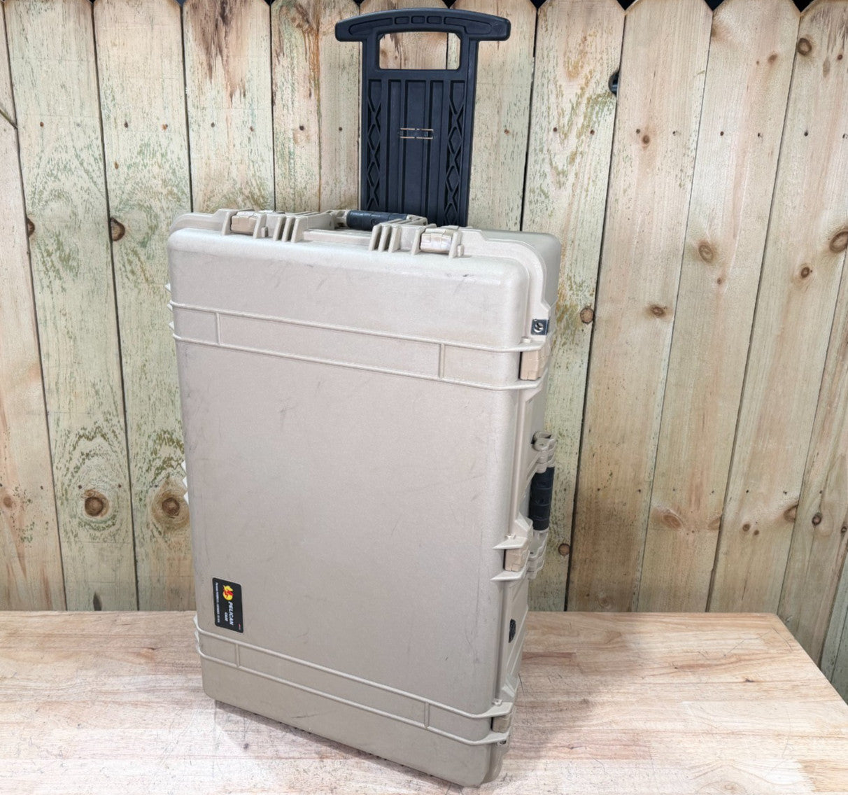 Pelican 1650 Protector Case Tan Rolling Waterproof Good Condition AB
