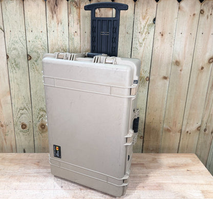 Pelican 1650 Protector Case Tan Rolling Waterproof Good Condition AB