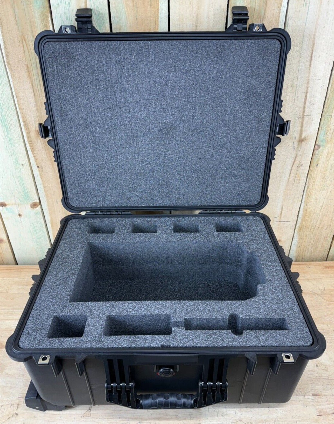 Pelican 1610 Waterproof Rolling Case W/ Foam Brand New NIB Free Shipping