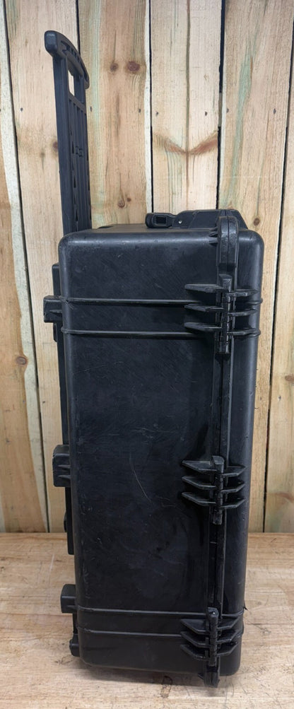 Pelican 1650 Protector Case Black Rolling Waterproof Good Condition AB Free Ship