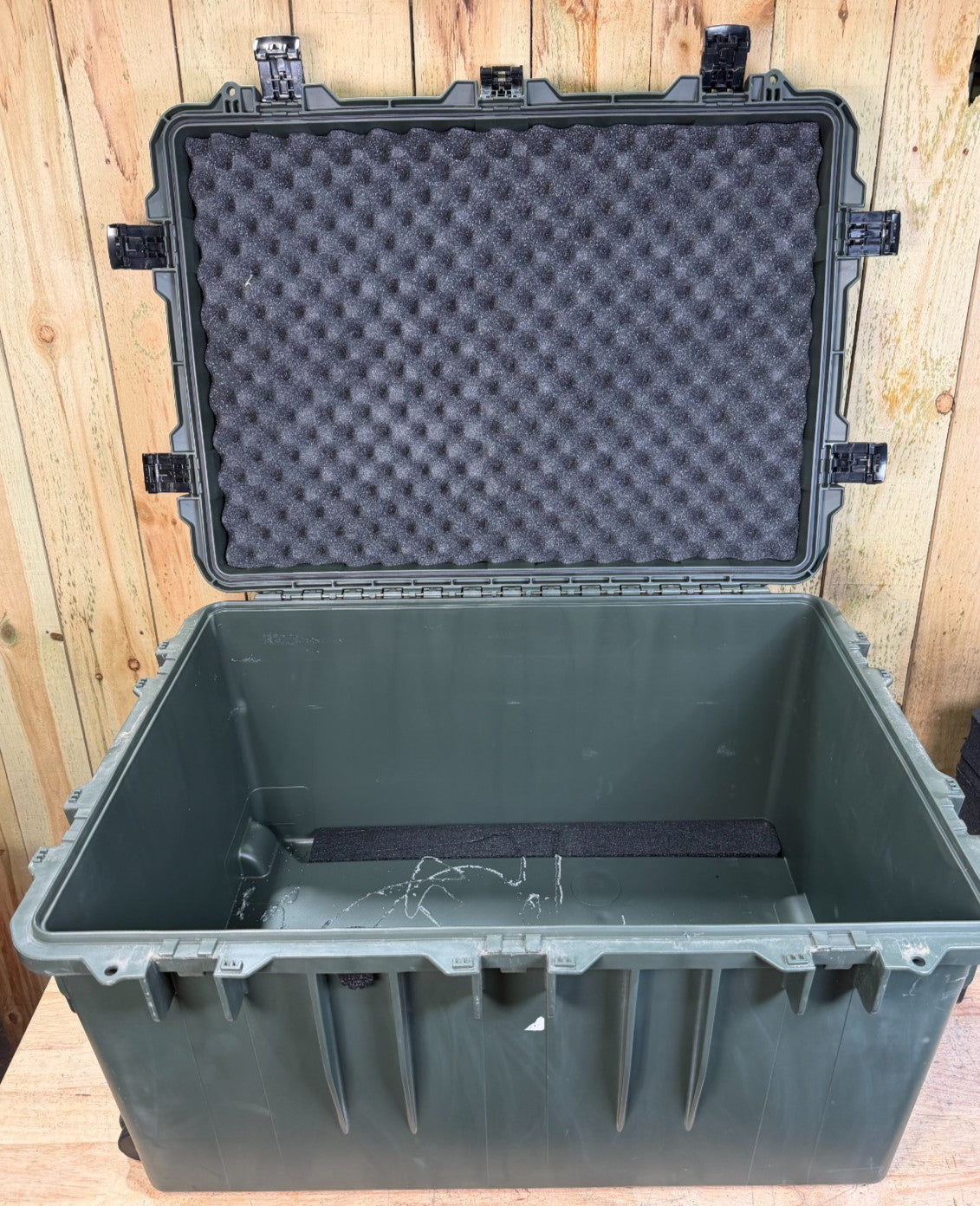 Pelican IM3075 Waterproof Rolling Carry On Case Green Used Condition BC
