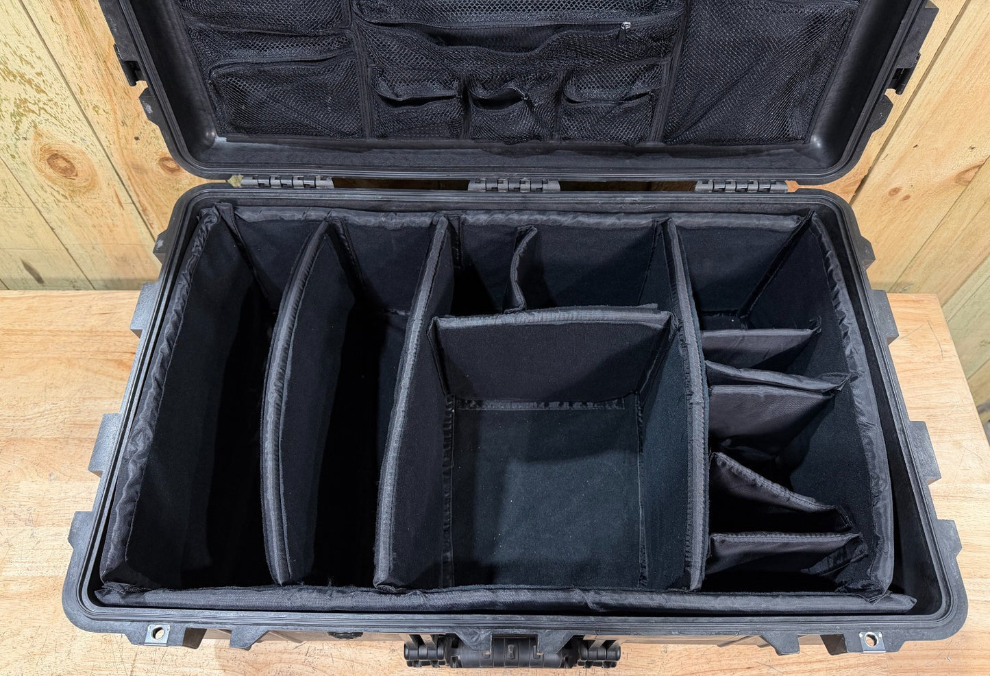 Pelican 1650 Protector Case W/ Padded Foam and Lid Divider Set Black Rolling