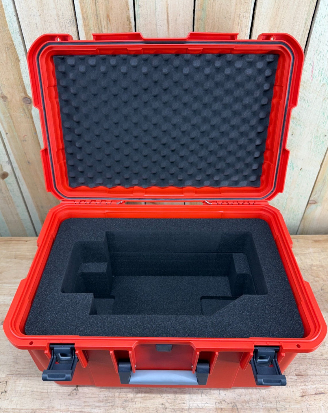 Auer Waterproof Rolling Case 23.5x16x13" Orange Good Condition AB Free Shipping
