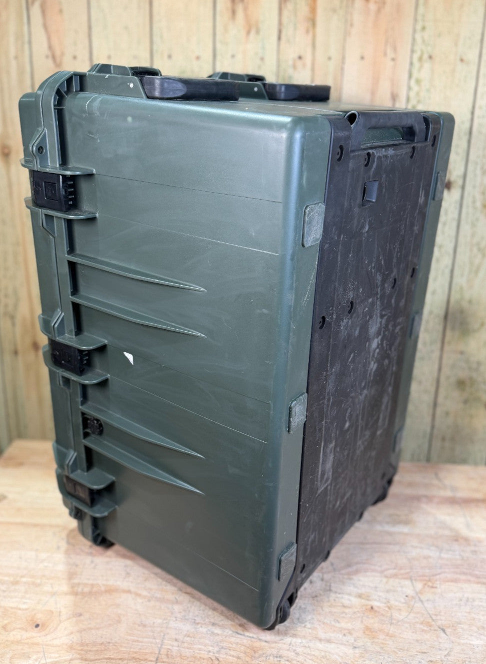 Pelican IM3075 Waterproof Rolling Carry On Case Green Used Condition BC