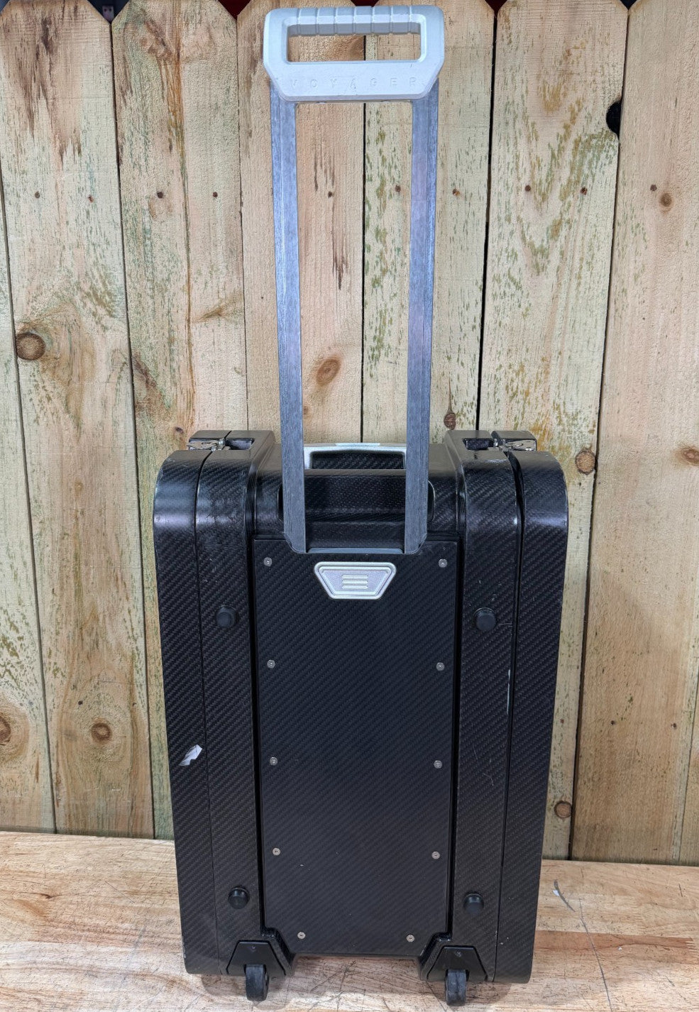 Voyager 8 Klas Carbon Fiber Rolling Storage Case Server Rack Style