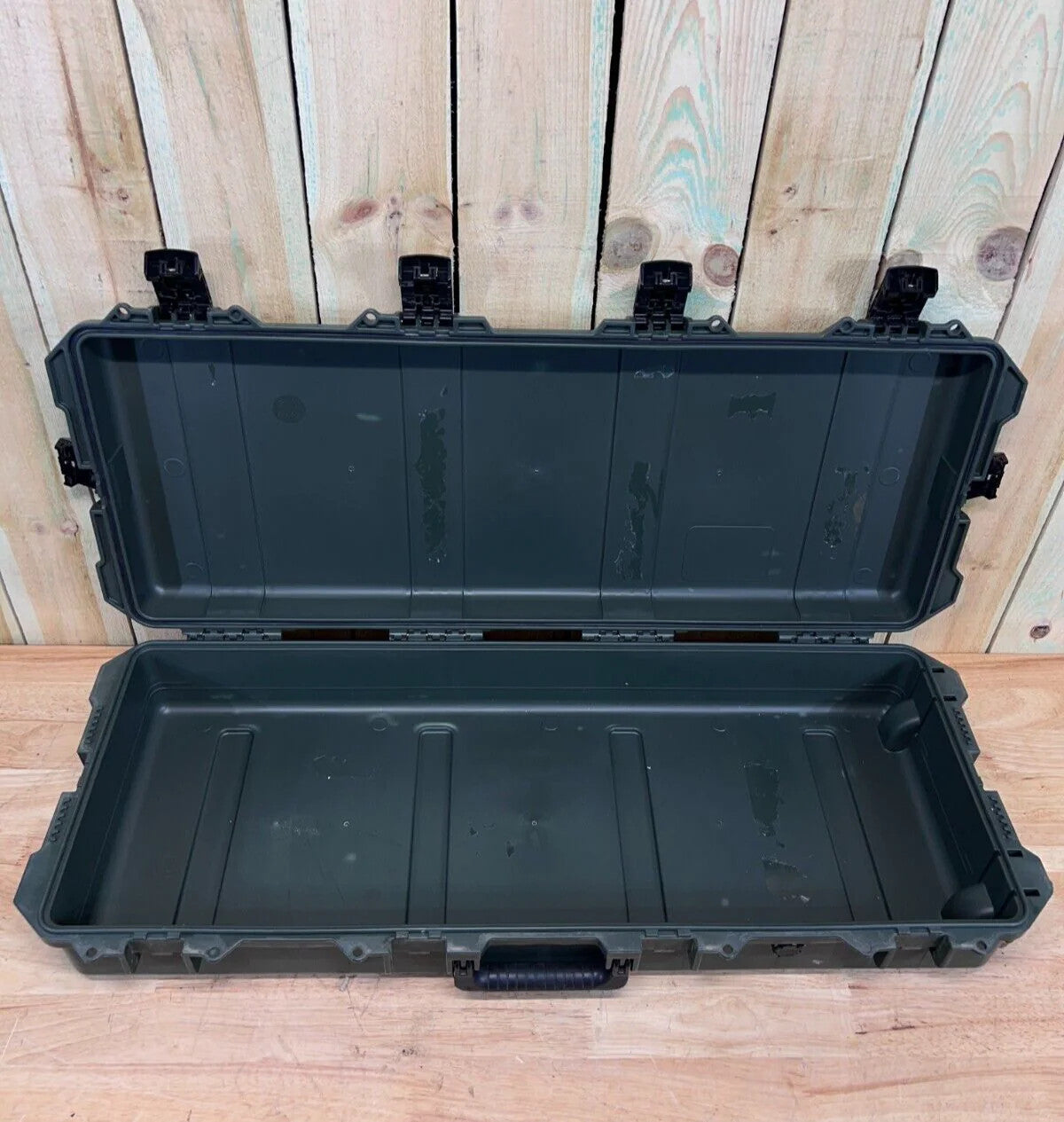 Pelican Storm IM3100 Long Rifle Case Green Rolling Good Condition AB