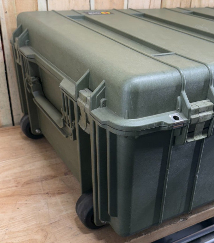 Pelican 1730 Protector Case Green Rolling Waterproof Good Condition AB Free Ship