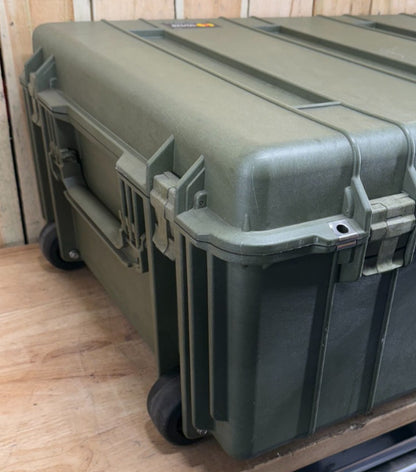 Pelican 1730 Protector Case Green Rolling Waterproof Good Condition AB Free Ship
