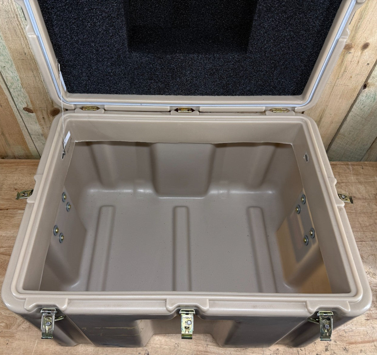 Pelican Hardigg Footlocker Tan Case 25x19x19 Military PSI Waterproof