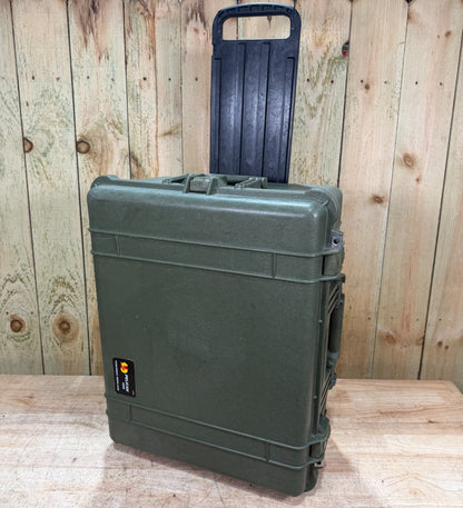 Pelican 1610 Waterproof Rolling Case Green Good Condition AB