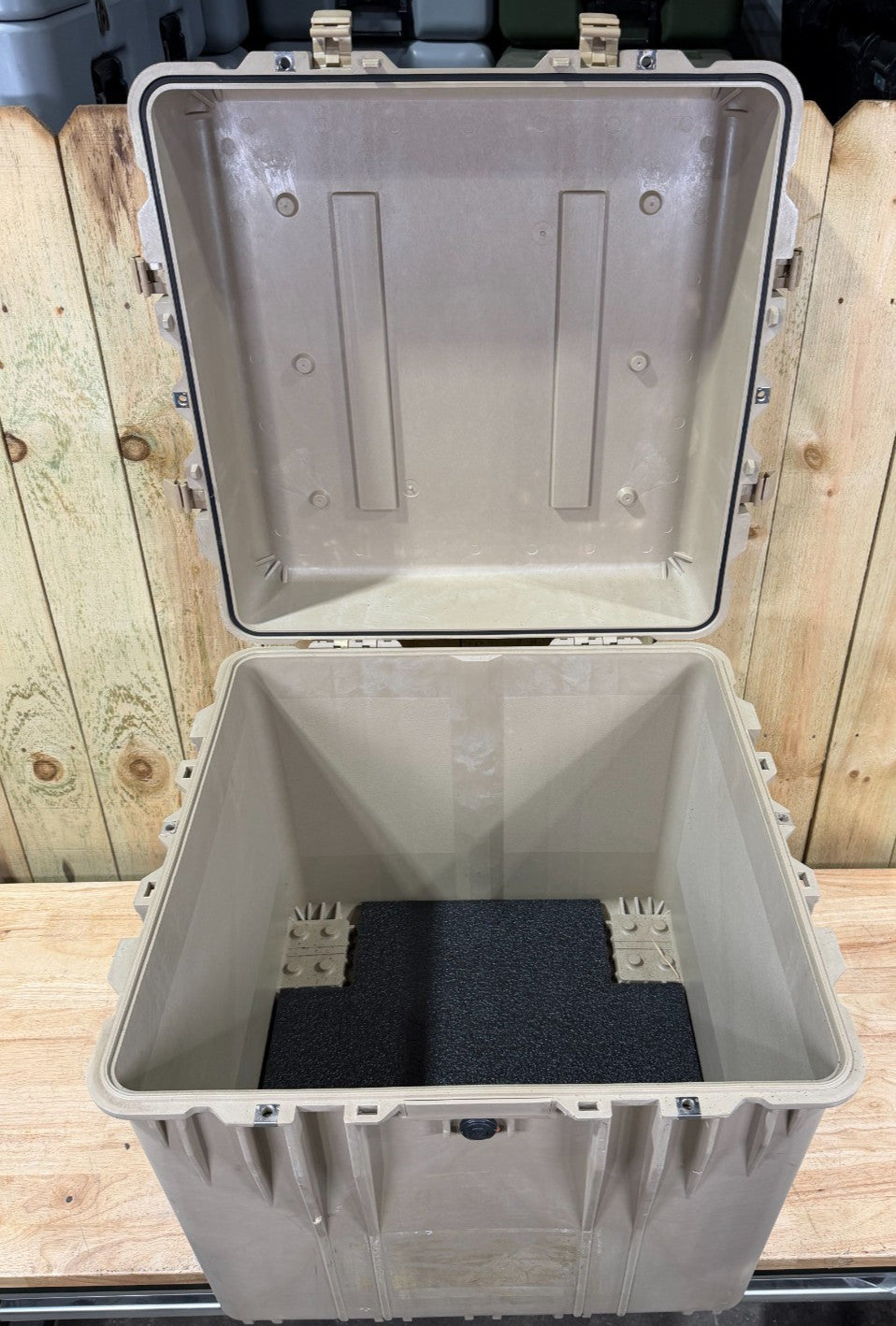 Pelican 0370 Waterproof Tan Case Large Good Condition AB Free Ship