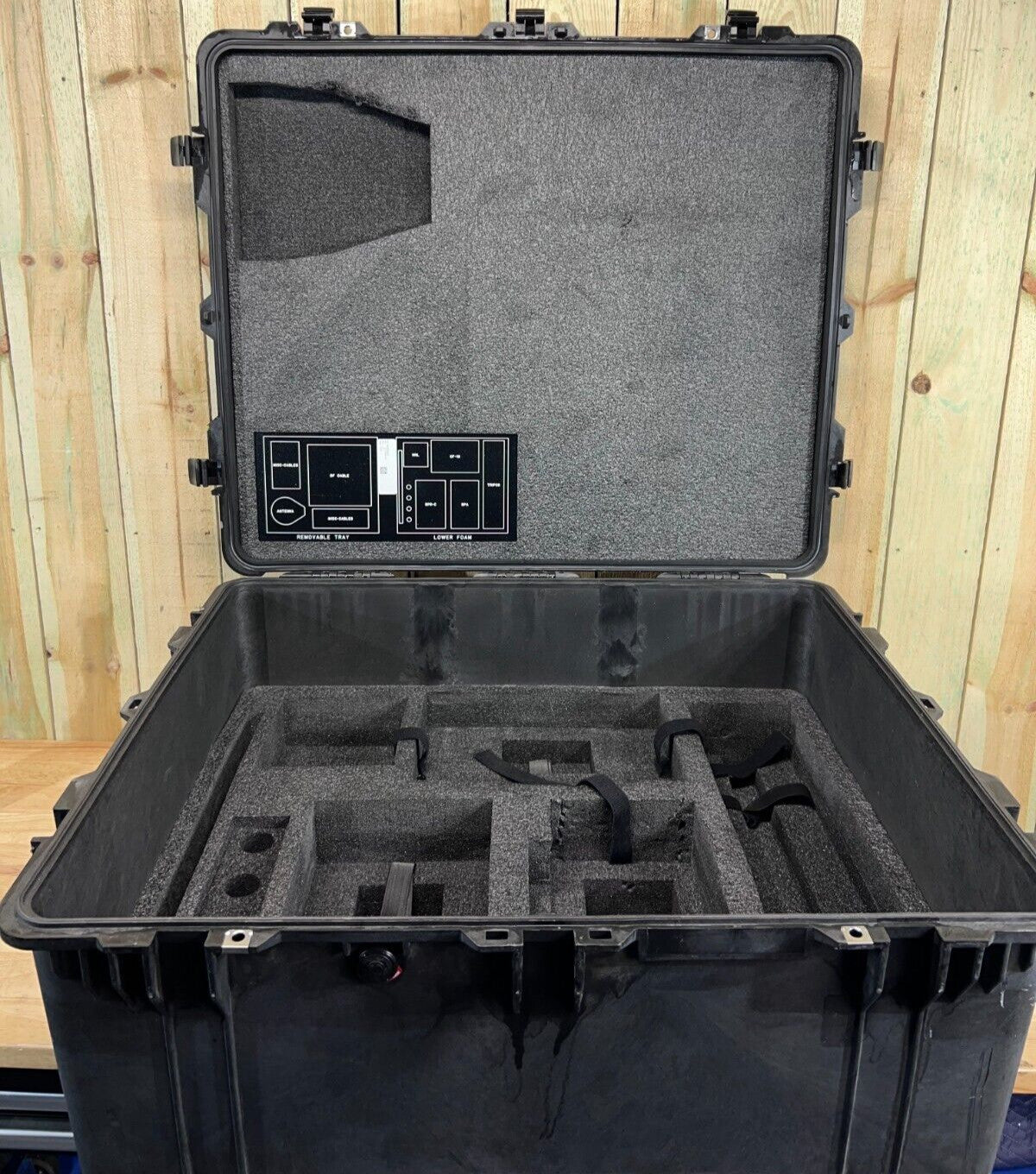 Pelican 1690 Protector Large Waterproof Transport Storage Case Rolling Free Ship