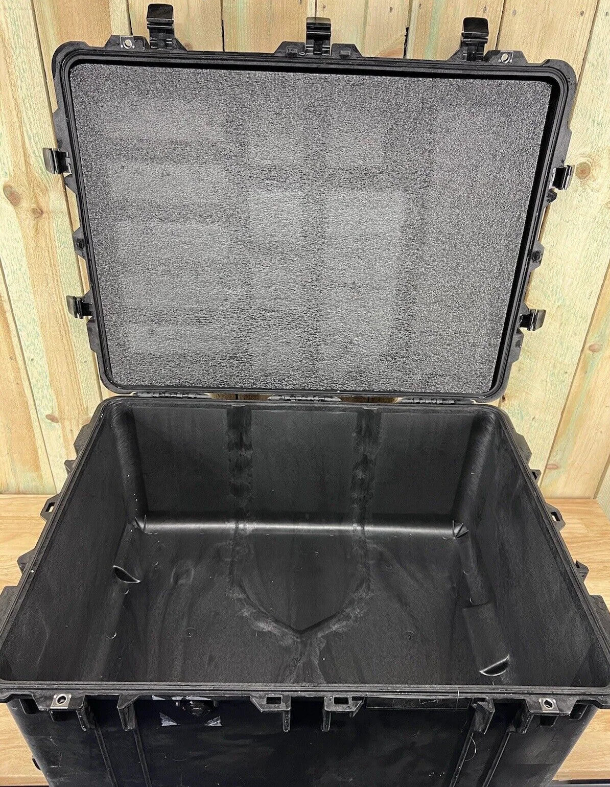 Pelican 1630 Protector Watertight Hard Transport Case W/ Wheels AB