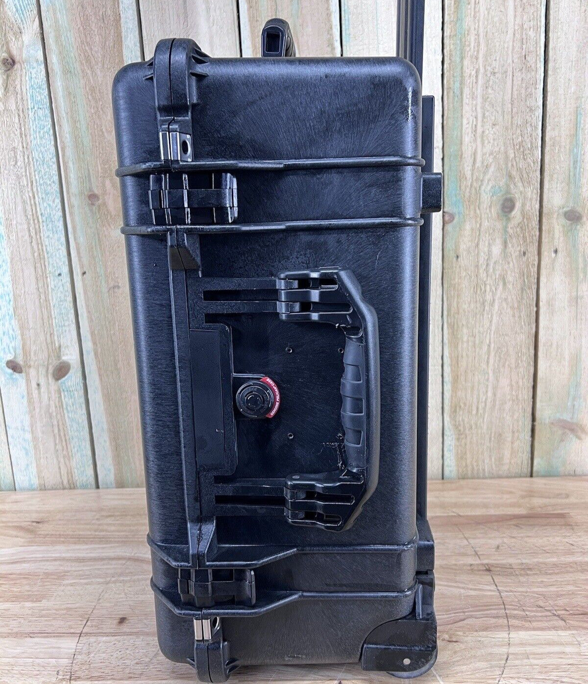 Pelican 1560 Waterproof Rolling Carry On Case Black Good Condition AB