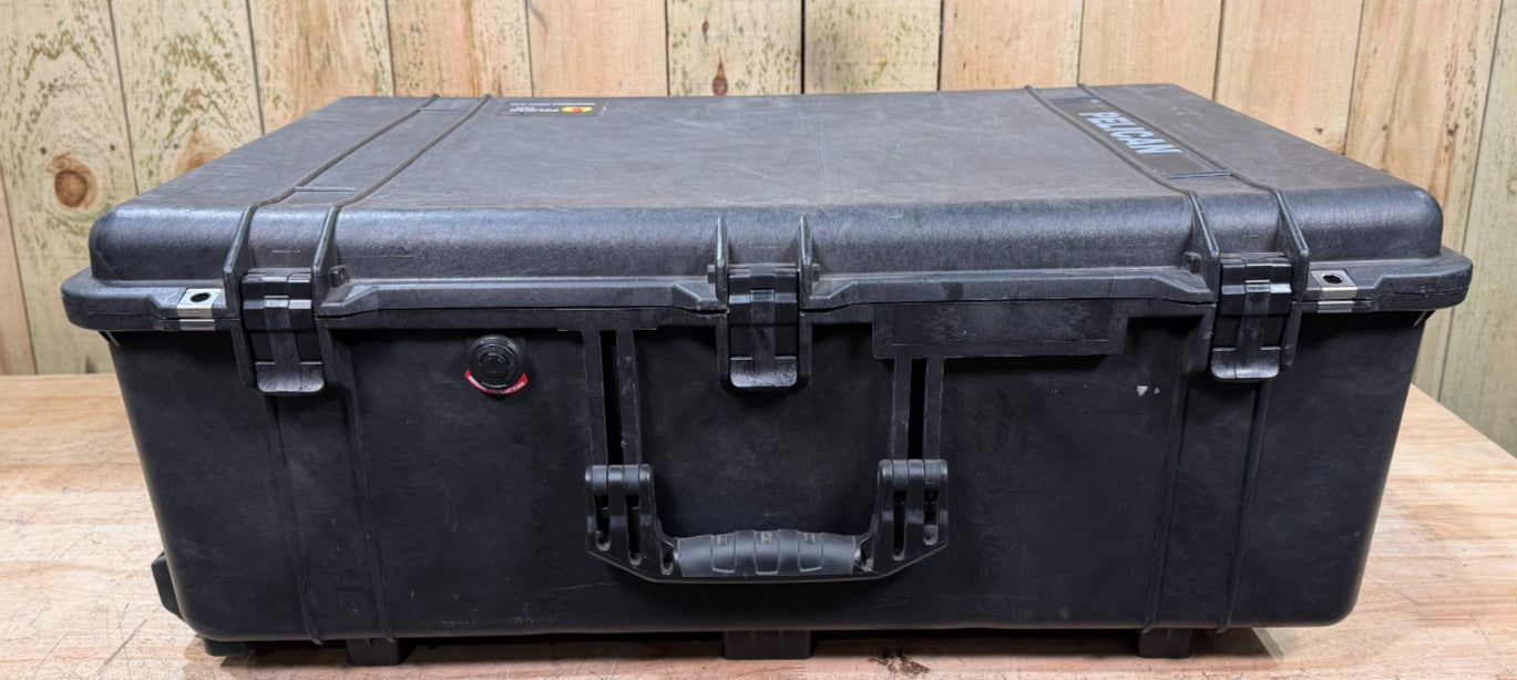 Pelican 1650 Protector Case W/ Padded Foam and Lid Divider Set Black Rolling