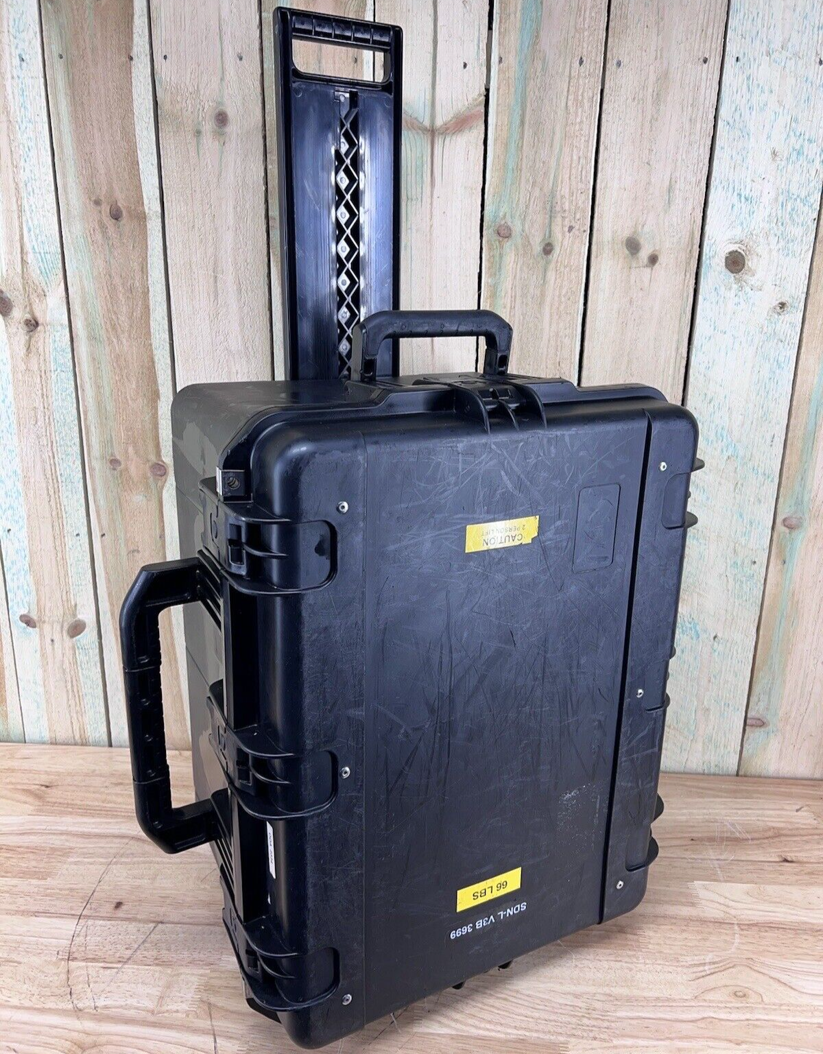 SKB 2317-14 iSeries Waterproof Rolling Case Black Good Condition A/B Free Ship