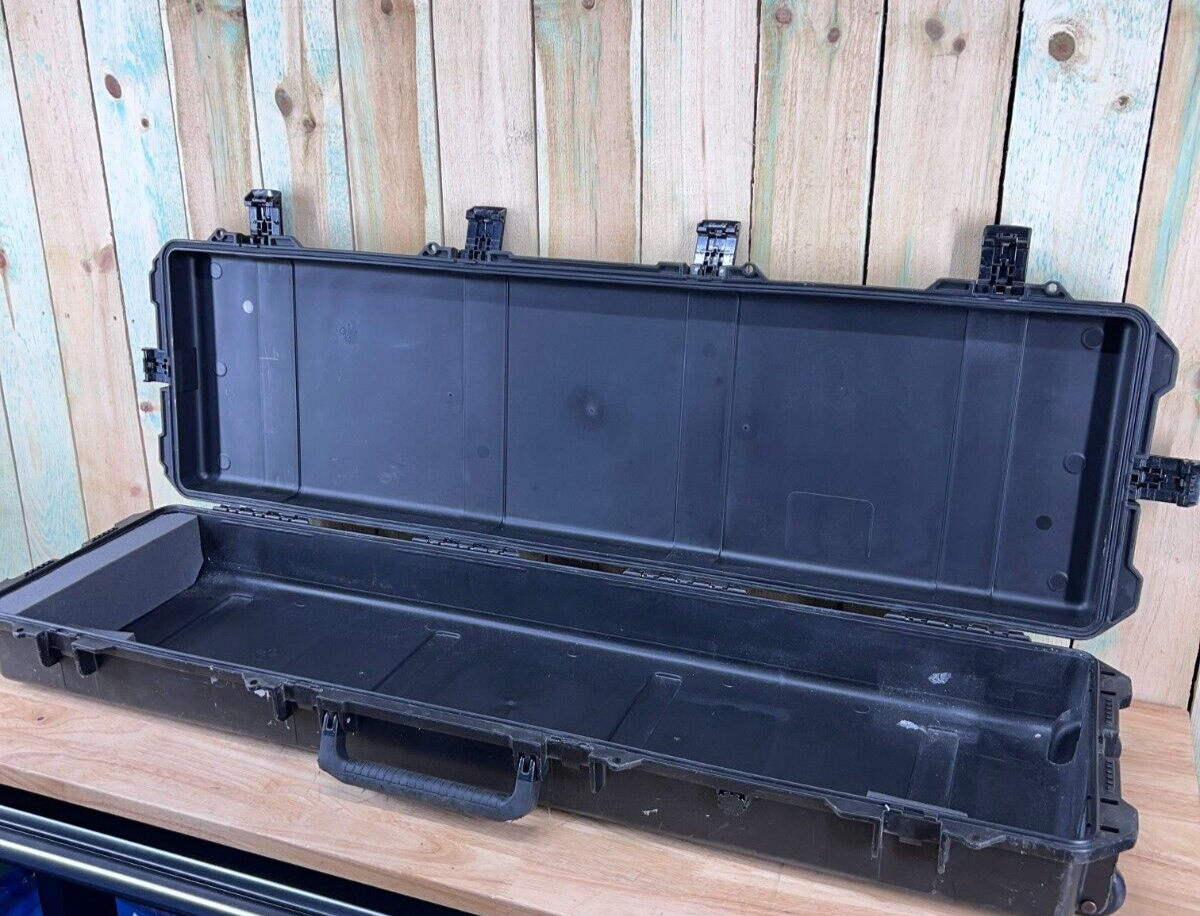 Pelican Storm IM3300 Long Rifle Case Black Rolling Used Condition B/C Free Ship