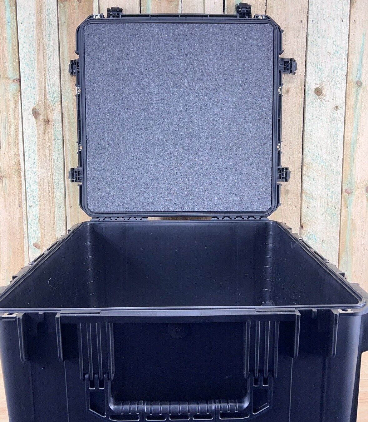 SKB 3I-2424-14 Brand New 24”x24”x14” Waterproof Storage Case Free UPS Shipping