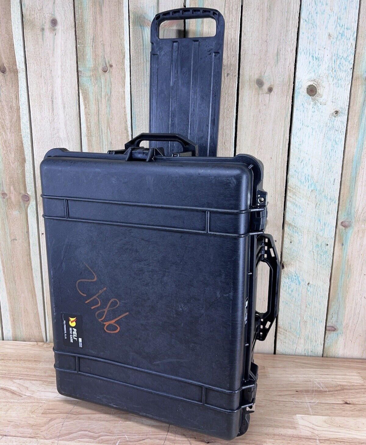 Pelican 1610 Waterproof Rolling Case Black Good Condition AB