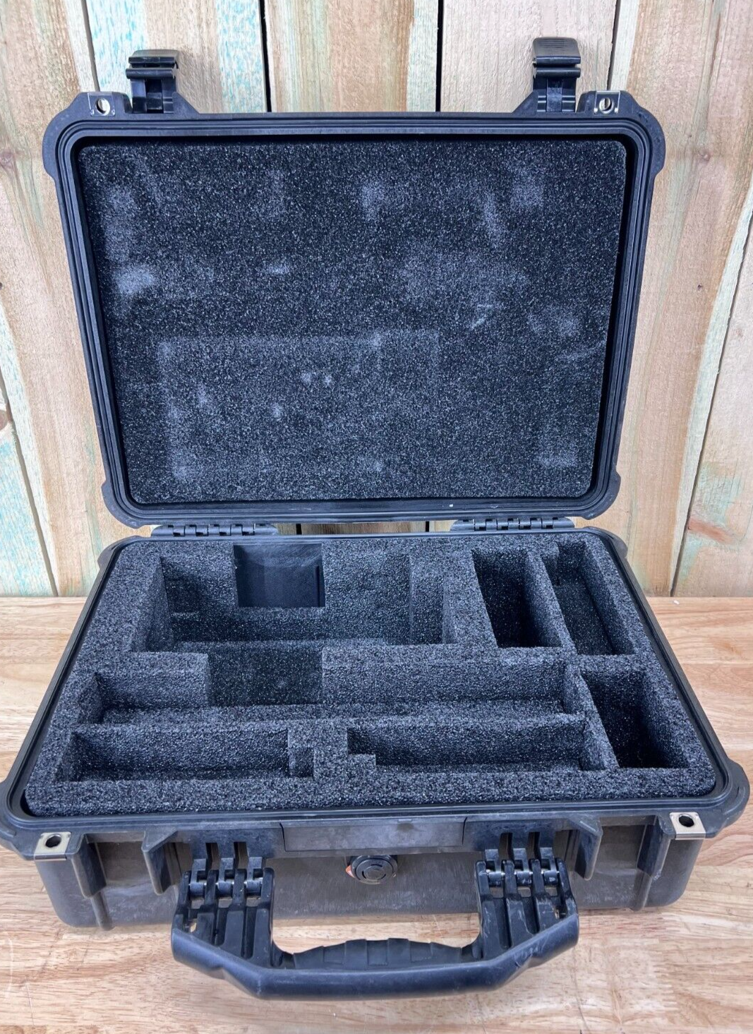 Pelican 1520 Hard Protector Case Good Condition A/B Waterproof