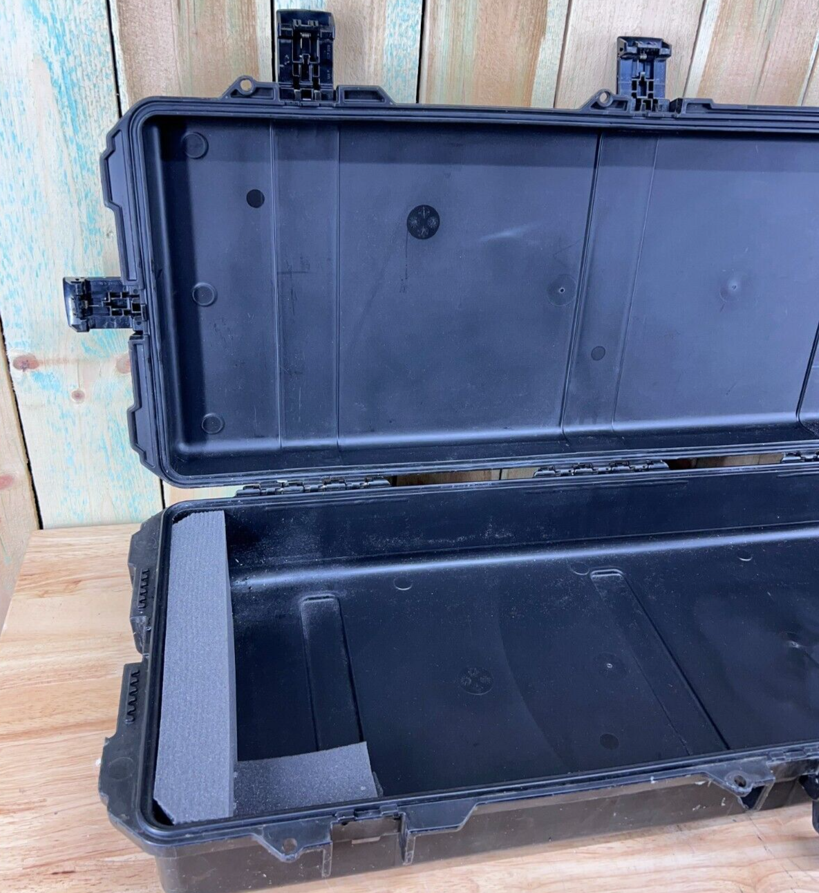 Pelican Storm IM3300 Long Rifle Case Black Rolling Used Condition B/C Free Ship