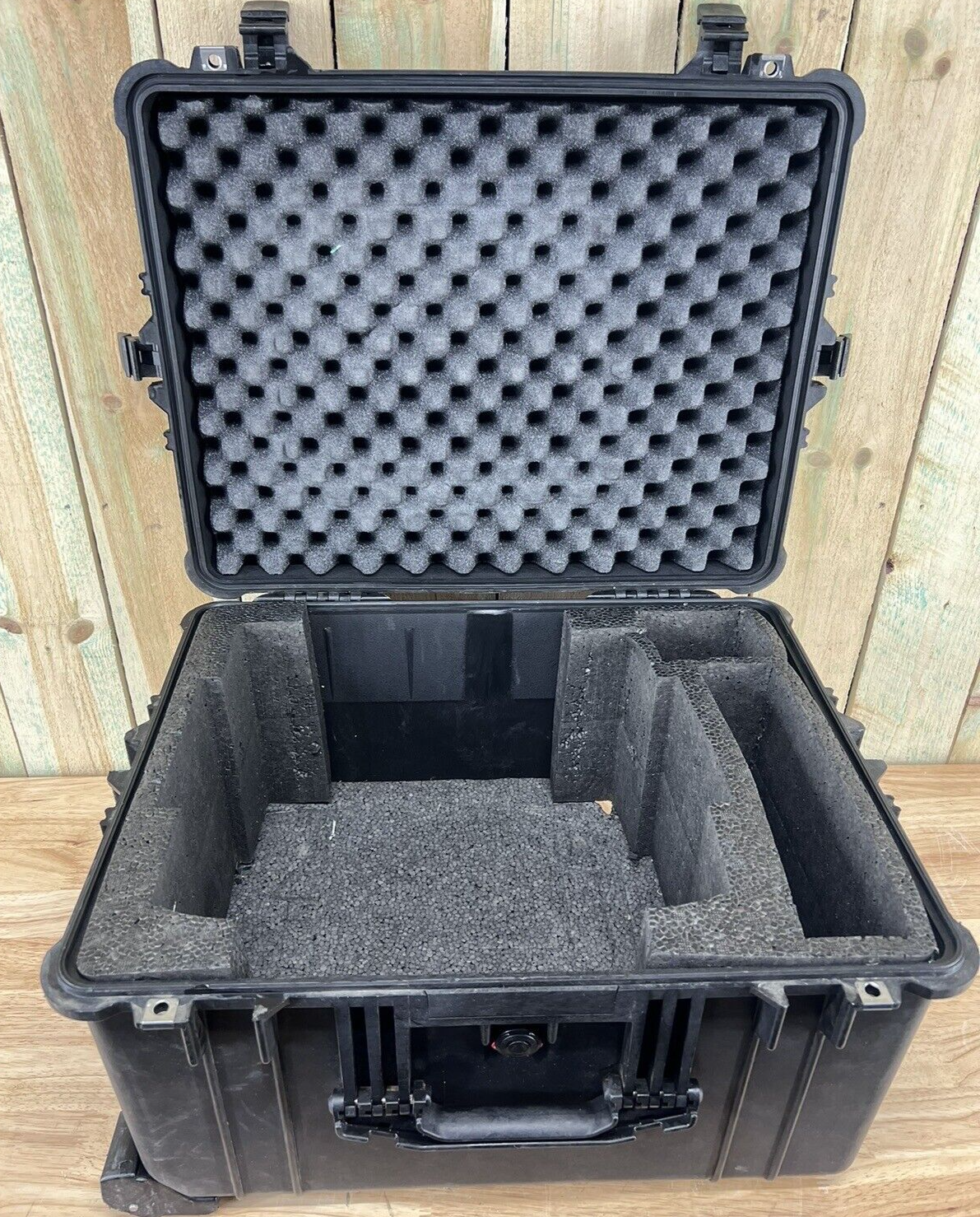 Pelican 1620 Hard Case Protector Rolling Black Good Condition AB