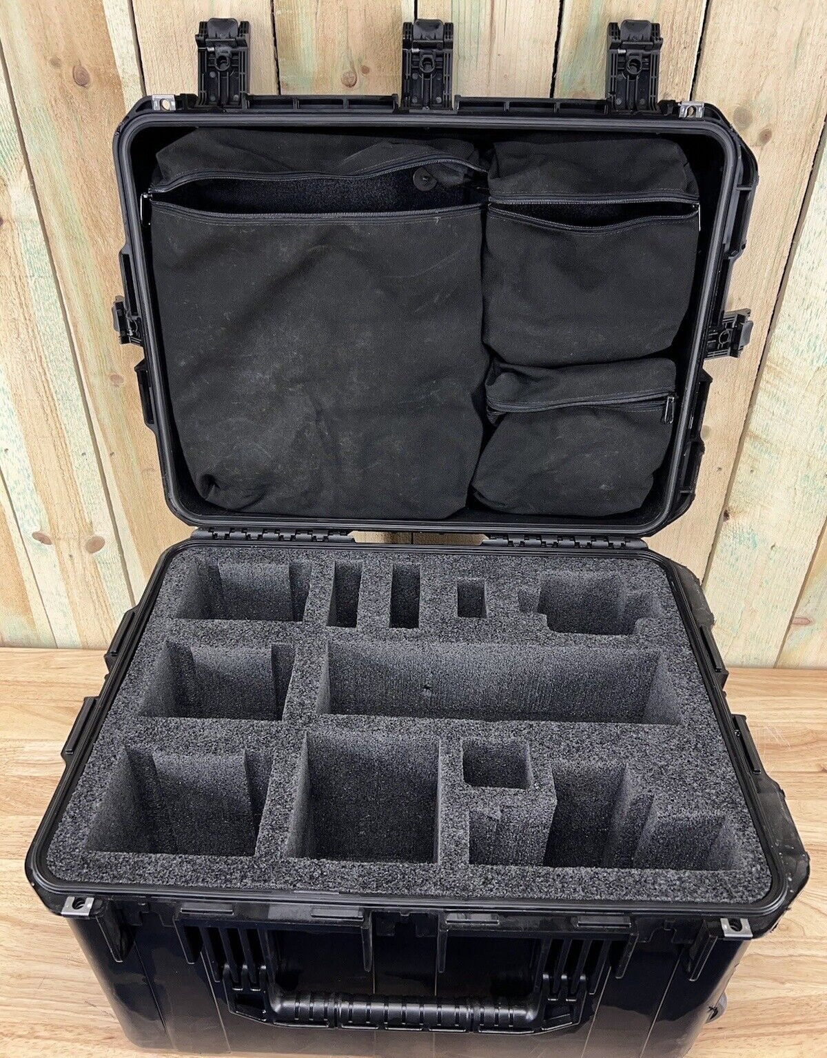 SKB 2317-14 iSeries Waterproof Rolling Case Black Good Condition A/B