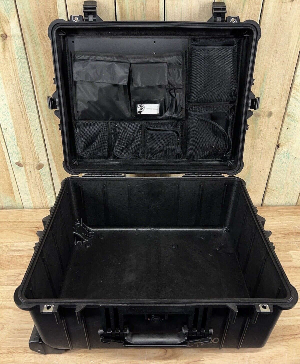 Pelican 1610 Waterproof Rolling Case Black Good Condition AB Free Shipping