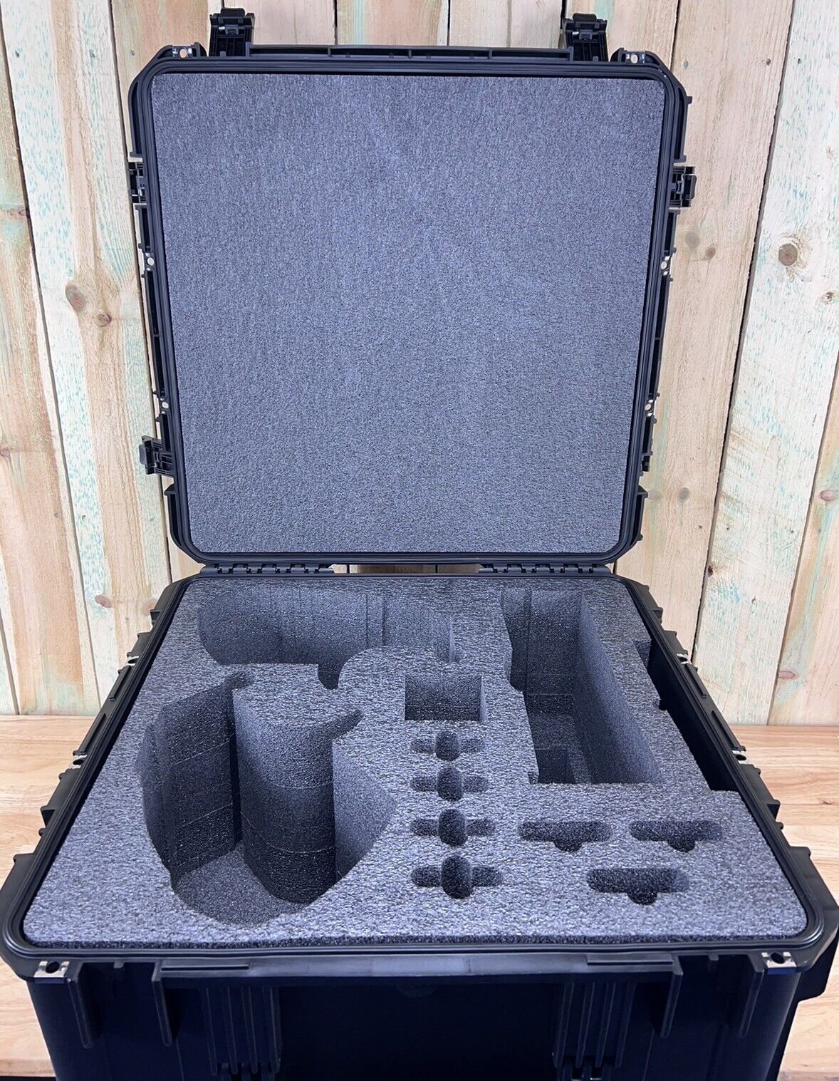 SKB 3I-2424-14 Brand New 24”x24”x14” Waterproof Storage Case Free UPS Shipping