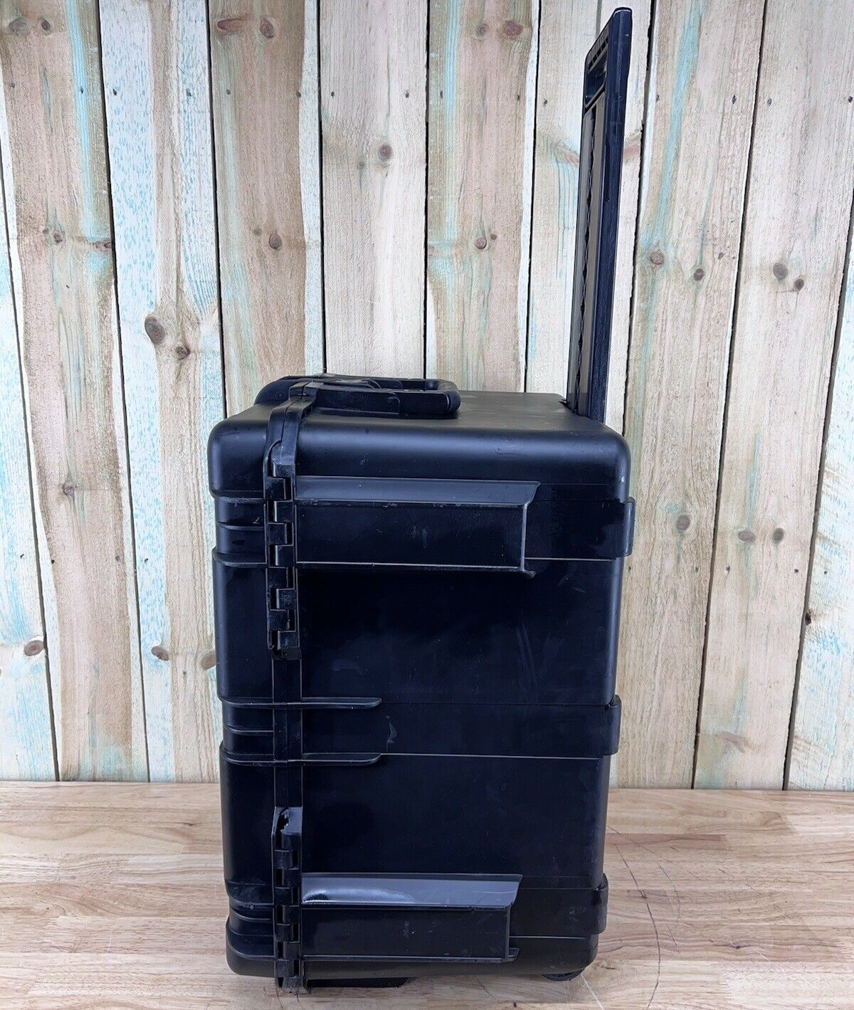 SKB 2317-14 iSeries Waterproof Rolling Case Black Good Condition A/B