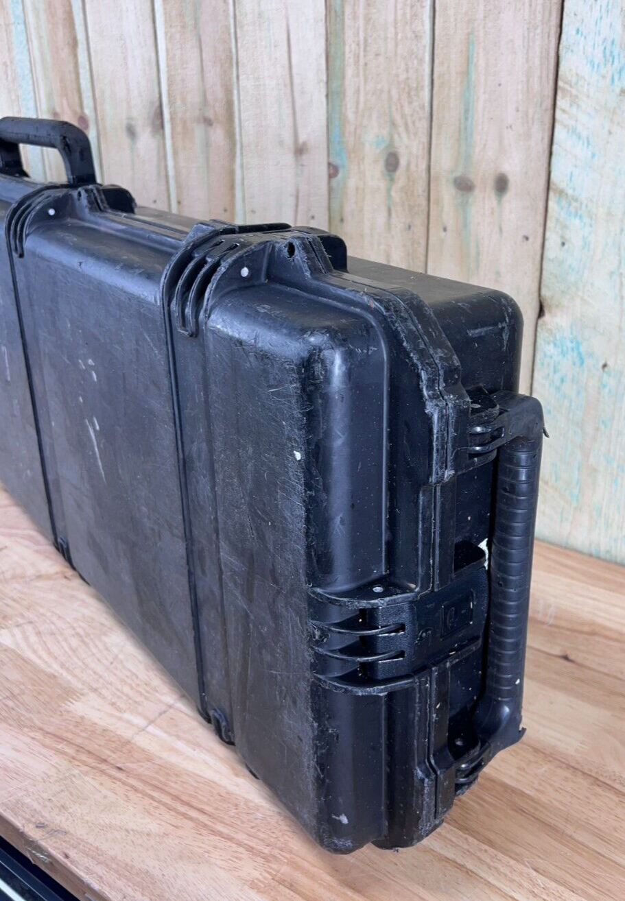 Pelican Storm IM3300 Long Rifle Case Black Rolling Used Condition B/C Free Ship