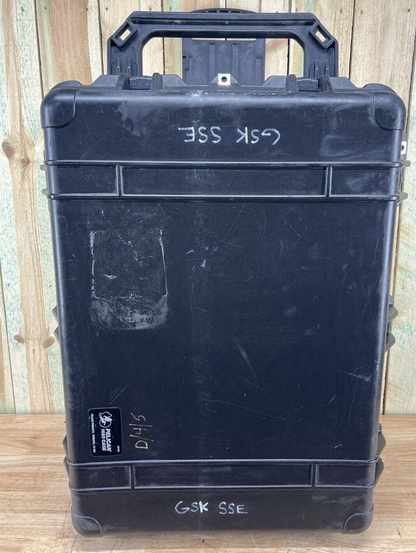 Pelican 1660 Protector Case Black Rolling Waterproof Good Condition AB