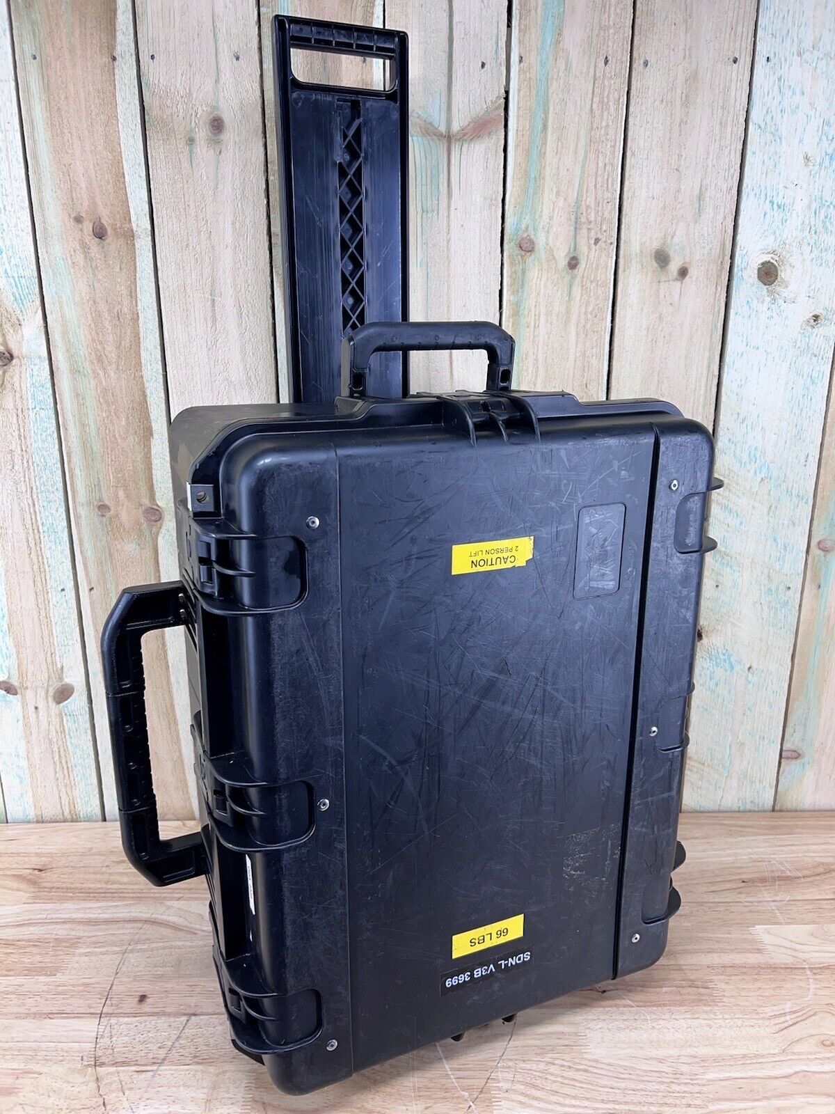 SKB 2317-14 iSeries Waterproof Rolling Case Black Good Condition A/B Free Ship