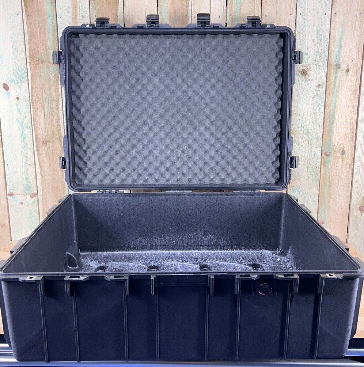 Pelican 1730 Protector Large Waterproof Transport Storage Case Rolling