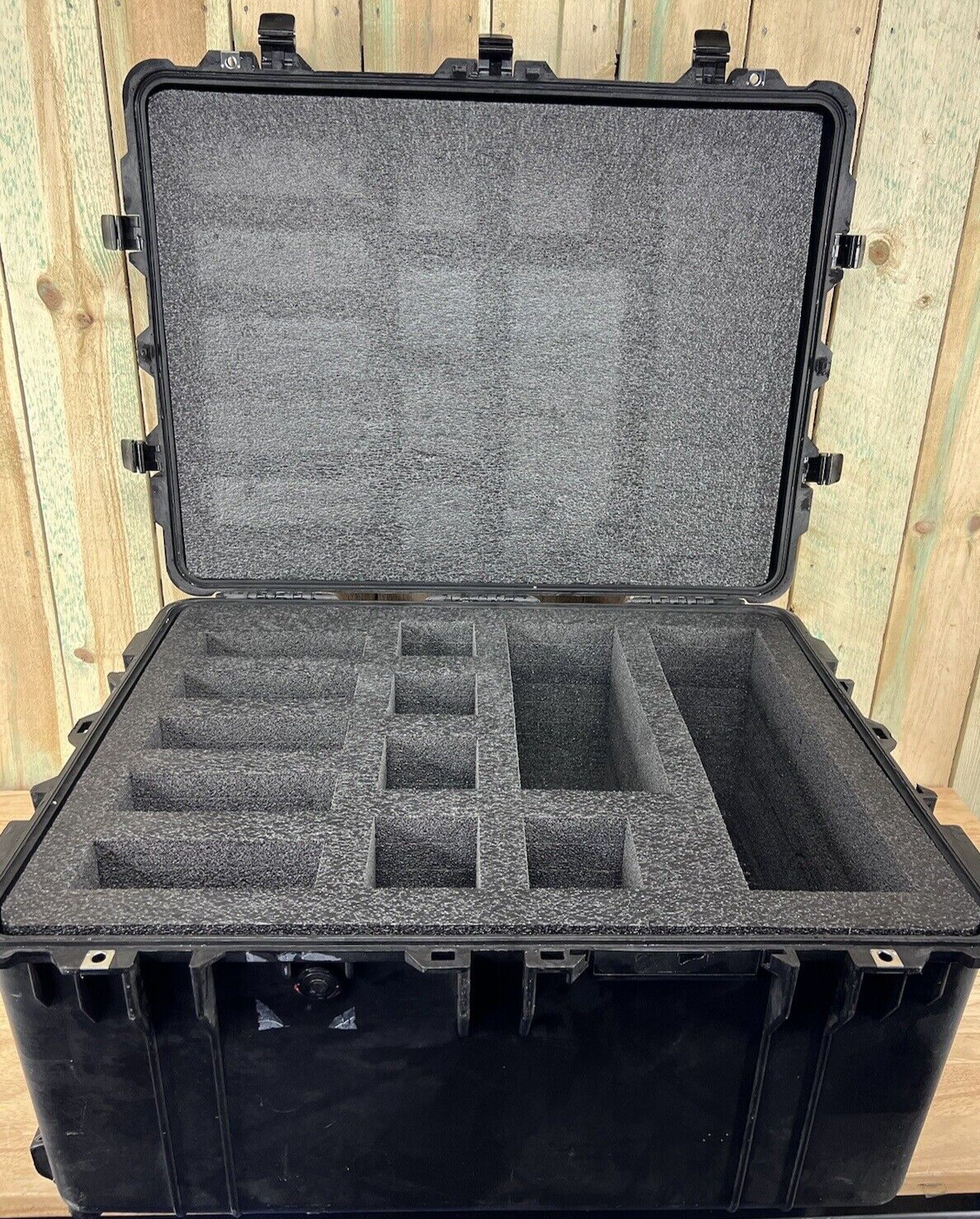 Pelican 1630 Protector Watertight Hard Transport Case W/ Wheels AB