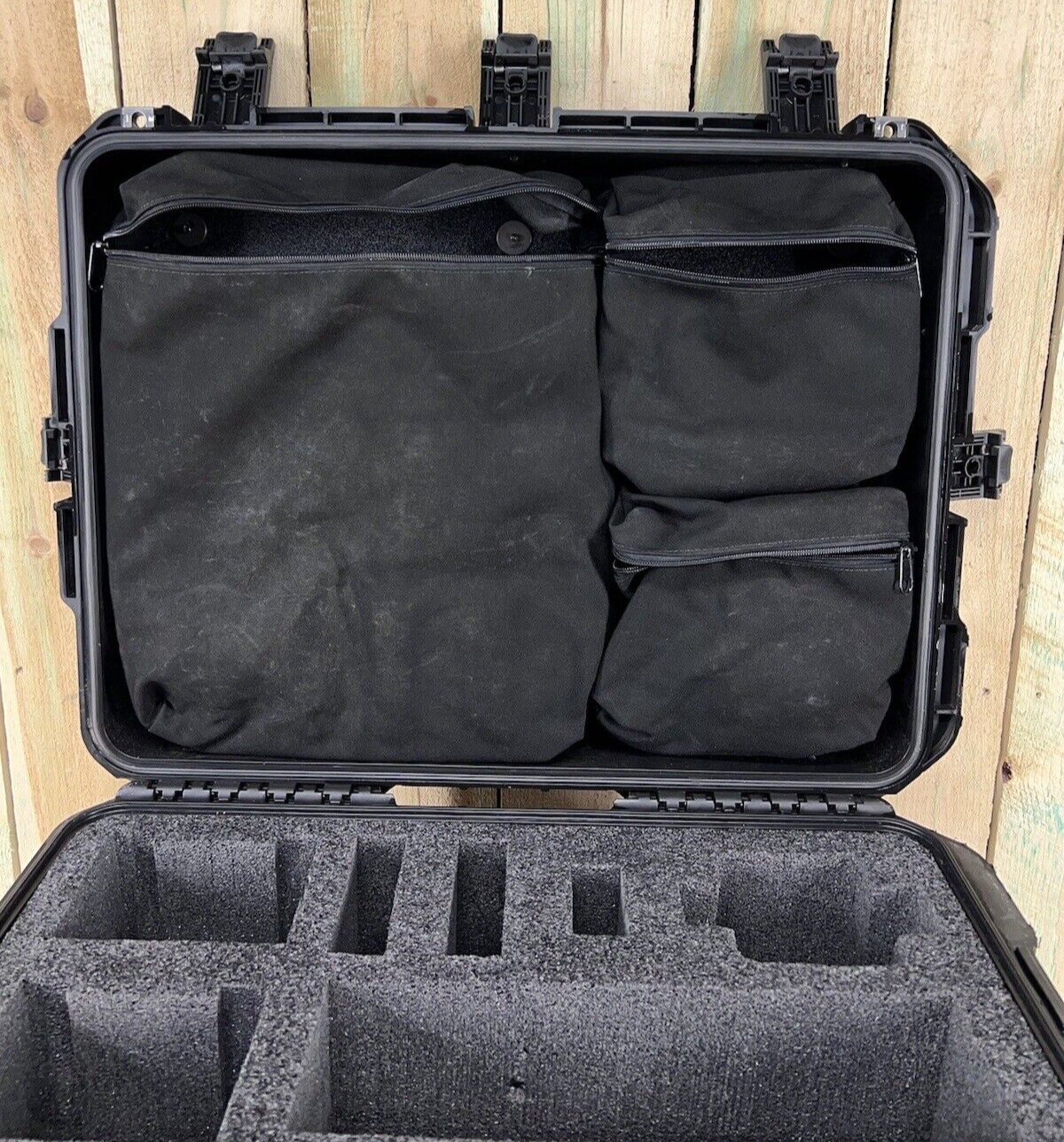 SKB 2317-14 iSeries Waterproof Rolling Case Black Good Condition A/B Free Ship