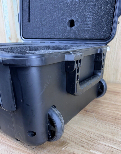 SKB iSeries 1914-8 Waterproof Rolling Case Carry On Great Condition AB