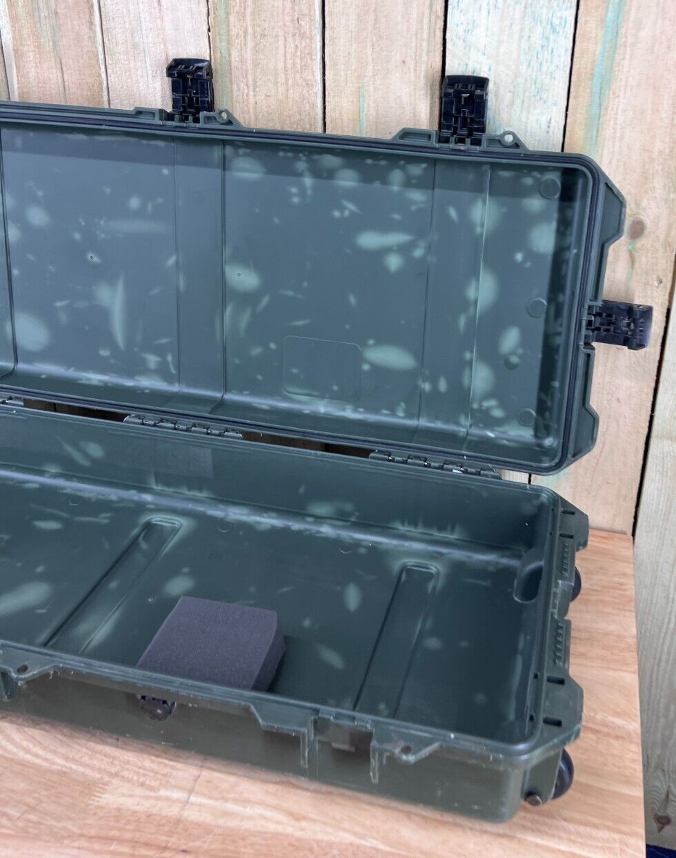 Pelican Storm IM3300 Long Rifle Case Green Rolling Used Condition B/C Free Ship