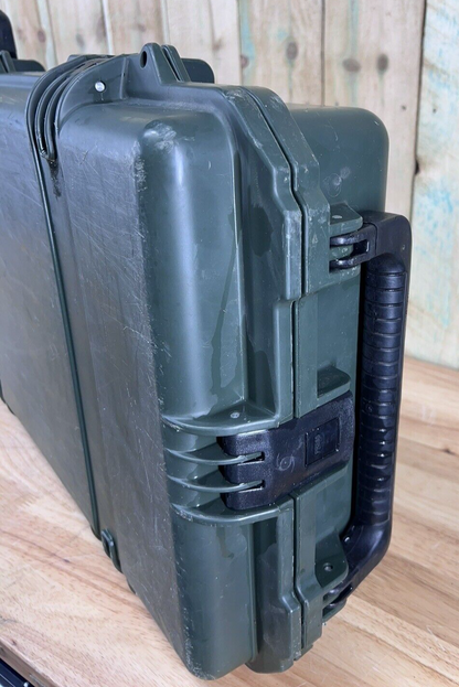 Pelican Storm IM3300 Long Rifle Case Green Rolling Good Condition AB Free Ship